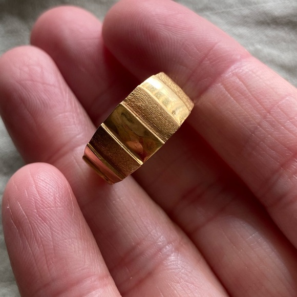 18KT Solid Yellow Gold Modern Textured Wide Heavy Band Ring Sz 5.5 - Picture 3 of 17